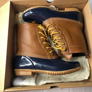 Bass Duck Boots. Women’s size 9. Blue and brown.